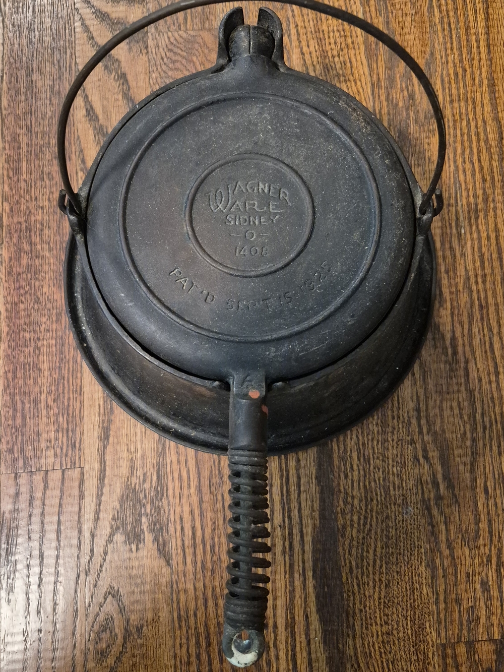 Wagner Ware Sidney Cast Iron 1408 Waffle Maker